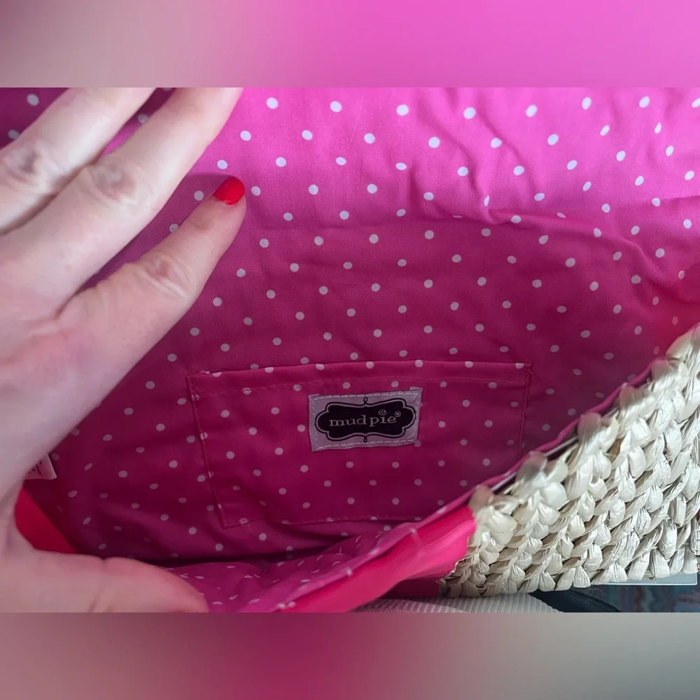 Mudpie Woven Beige and Hot Pink Clutch with Gold Shell Accent - Picture 4 of 6